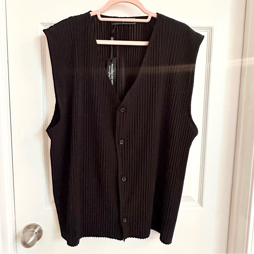 Black plisse Maniere de voir vest